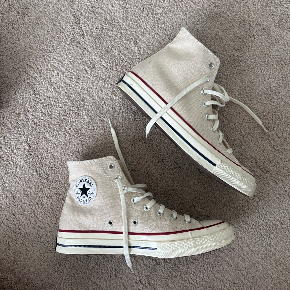 Unisex beige Converse All Star Men’s 8 Women’s 10